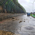 雨勢釀禍！石門十八王公廟路段土石崩落 交通一度中斷