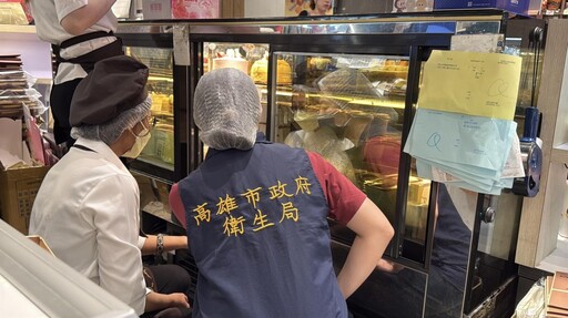 高雄名店蛋糕「冰隔天」吃到活蟑螂! 消費者稱:常溫復活