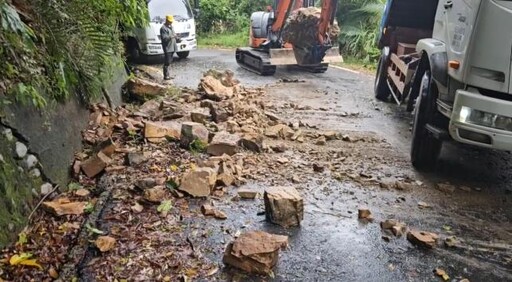 影/宜蘭員山鄉天降3噸巨石！ 蜊埤路雙向交通一度遭阻斷