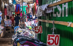 歐盟擬禁二手衣出口 法國：「非洲不該成為快時尚的垃圾場」