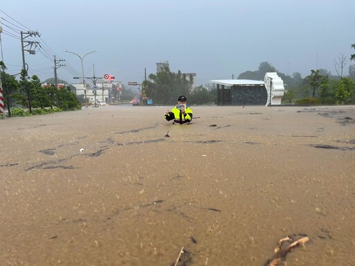 【山陀兒襲台】47年來首個登陸高雄颱風、暴雨狂灌北海岸成水鄉澤國