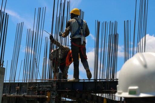 高溫職場第一線：強制午休、免費冰淇淋、熱浪險 各國出招抗熱傷害