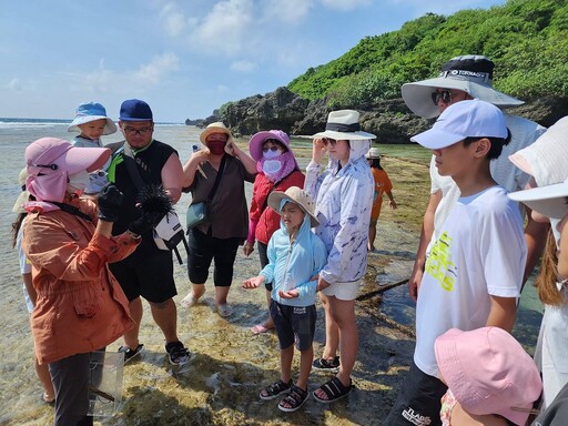 鵬管處建議小琉球每日最多承載1.2萬人 海委會憂污水處理不及將衝擊珊瑚礁