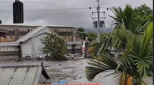 花蓮馬太鞍溪堰塞湖溢堤 洪水沖斷大橋、71人受困