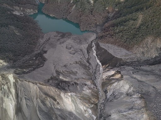 馬太鞍堰塞湖蓄水再降 農田淹沒上百公頃 災區淤泥垃圾量可觀