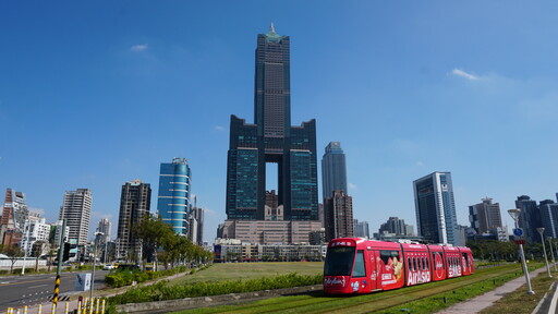 AirAsia主題高雄輕軌列車發車！每週抽機票 高雄直飛五航線特價