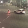 台中惡男撞倒雙載機車 ！加速「二度輾壓」2人 被逮辯：不知撞到人