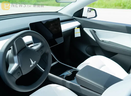 女童打翻水壺「特斯拉司機索討4.1萬」 Cheap怒：什麼破車？