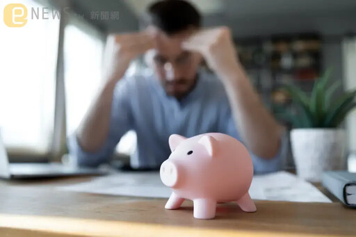 30歲公務員 「存款200萬」被父母罵廢物 網曬財力：你下面還有我