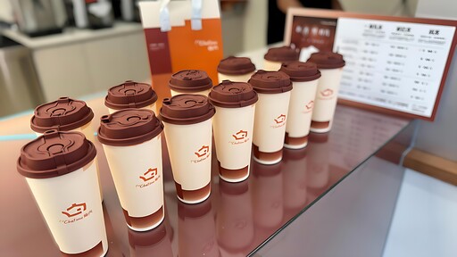 台中一中商圈「人氣飲品免費送」！來日出茶太全新概念店 先測香型人格