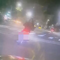24歲女「闖紅燈、逆向拒檢」自撞亡！警涉過失致死檢出手 網一面倒挺警