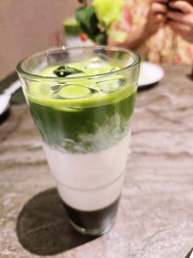 陶板屋、藝奇、阪前聯手「一〇八抹茶」！推9道聯名料理：穿綠色衣服送日料