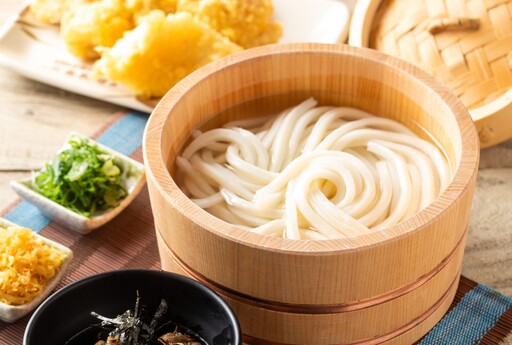 丸亀製麵「誠品松菸店」開幕免費吃烏龍麵 與爽爽貓聯名推限時優惠