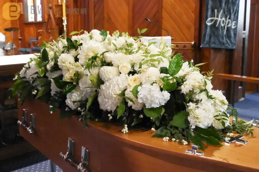 法醫宣告死亡！8旬婦躺棺材突睜眼復活 「險遭活埋」警介入調查