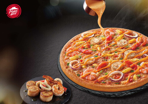 必勝客新人報到！「章魚燒比薩」重磅回歸：整顆Q彈章魚燒放上面 還有海鮮盛宴比薩