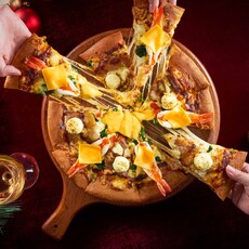 必勝客「嫩牛大蝦起司比薩」限量回歸半價開吃 搭「黑鑽松露火山熔岩」奢華無極限