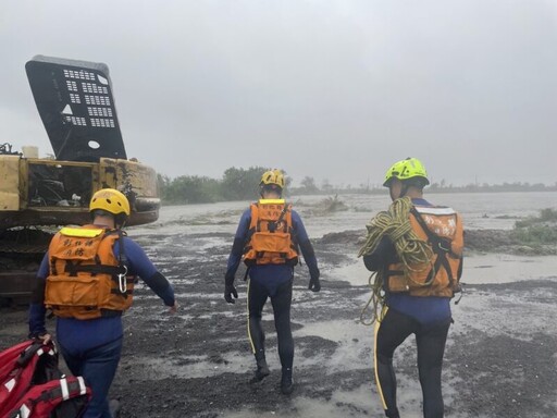 彰化溪州順風飛行場遭大雨淹沒2人受困河道獲救