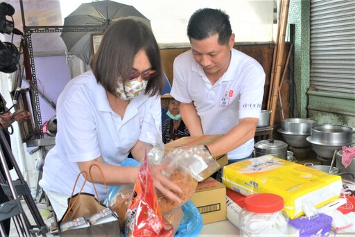 發揮人飢己飢真心關懷精神 台中慈善會關懷嘉義粉圓冰阿婆