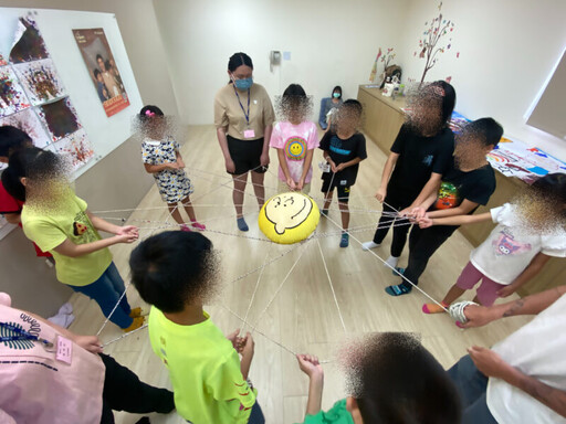 彰化家扶兒童心創團體 帶領寄養童覺察情緒提升自我價值