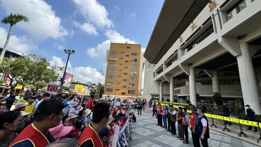 彰化畜牧糞尿處理中心選址 引發鄉民到縣府強烈抗議