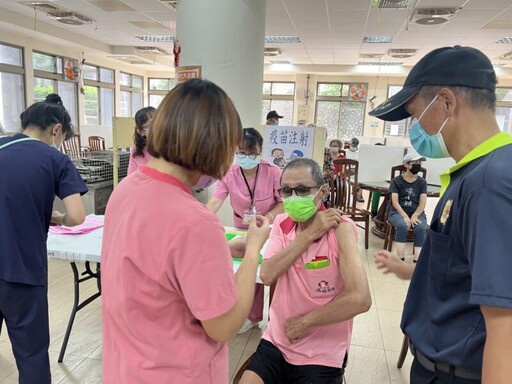 流感疫苗開打 彰化榮家住民及職員工齊接種提升免疫好安心