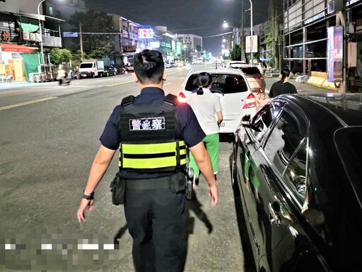 年邁翁迷途街頭 竹園警助請家人接應返家