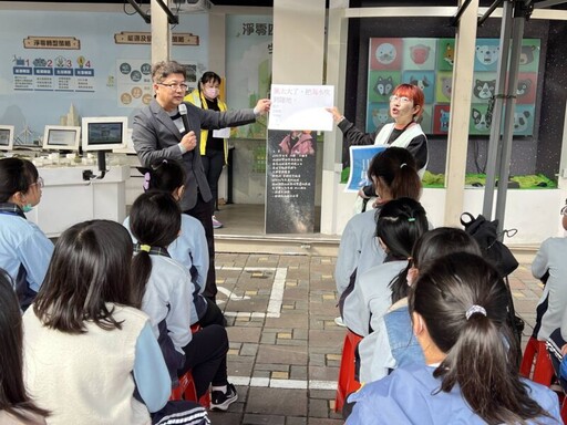 慈濟環保行動車進和東校園分享淨零知識