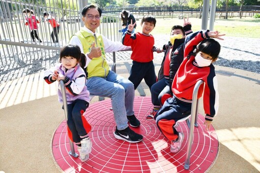 融入扇形車庫特色 彰化景觀公園特色遊戲場啟用