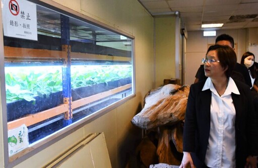 王惠美參訪AI科技綠色農金與日光蔬活水耕蔬菜農場