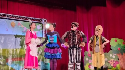 彰化囡仔好幸福親子劇場巡演 蘋果劇團到民生國小演出