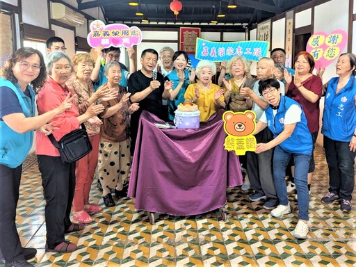 舉辦母親節活動 嘉義榮服處與榮民眷屬歡慶溫馨時刻
