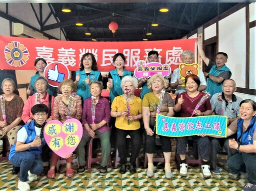 舉辦母親節活動 嘉義榮服處與榮民眷屬歡慶溫馨時刻