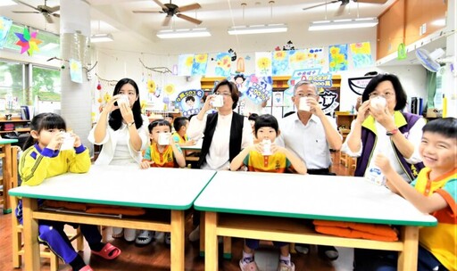 彰化縣自籌8千萬推「生生有鮮乳」 王惠美赴大成國小視察成果
