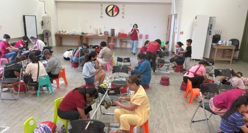 彰化家扶員林展愛志工隊端午送暖 包粽闖關促進親子情感