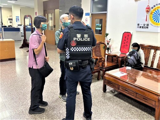 女子迷途街頭 八掌警關懷聯繫家人團圓