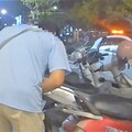 機車漏油停車格 北門警協助排除清理
