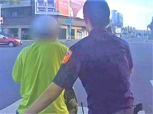 身體不適騎車自摔 新南警助男子返家