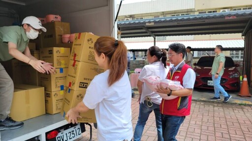 「及時雨」送暖彰化家扶 捐貨車助運物資、獎助學金力挺向學