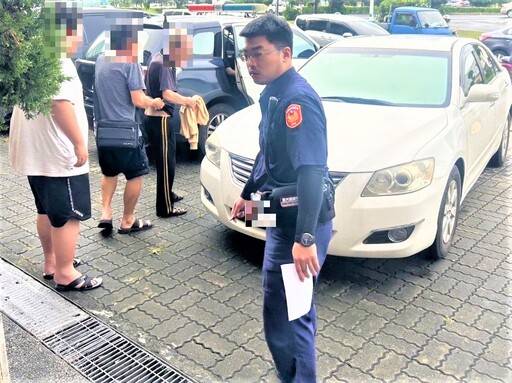 老翁迷失方向 後湖警協助返家