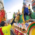 彰化南瑤宮遶境巡角真人藝閣車迎駕 撒扭蛋分享信眾掀高潮