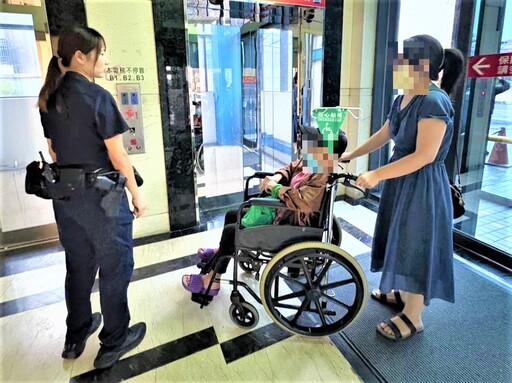 就醫走失迷途 後湖警耐心助老婦母女重聚