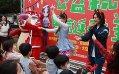 「公益活動聖誕派對」 李眉蓁與小朋友開心許願