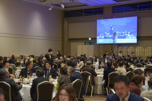 與300名日本朋友大啖台灣菜 副市長羅達生拚高雄觀光 邀大家親訪高雄