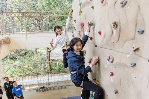 竹市婦女節活動開跑！ 張秘書長挑戰攀岩 力邀姐妹朋友一起動起來