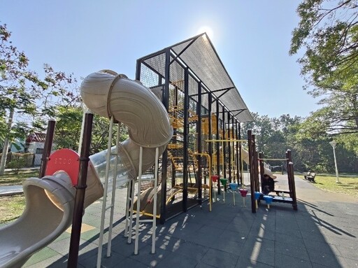 燕巢南燕公園設備 友善共融 泥火山遊戲籠 充滿趣味及挑戰