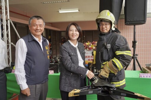 蔣家煌議員邀集12家在地企業捐贈屏縣消防裝備器材