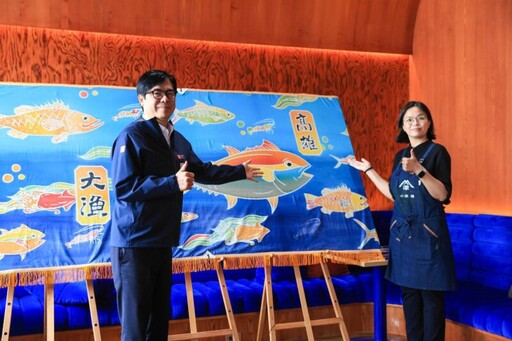 高雄港區土開公司慶成立7週年 陳其邁點睛大漁旗、盼一起啟動未來