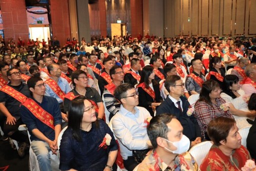 慶祝勞工節 陳其邁表揚74名模範勞工及42家優良工會