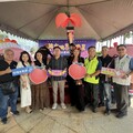 瑪夏區公所首次將水蜜桃評鑑會和公益拍賣移至「夢時代購物中心」 民眾瘋搶