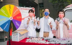 小港醫院攜手愛滋學會舉辦「U Café醫護應援咖啡車巡迴活動」